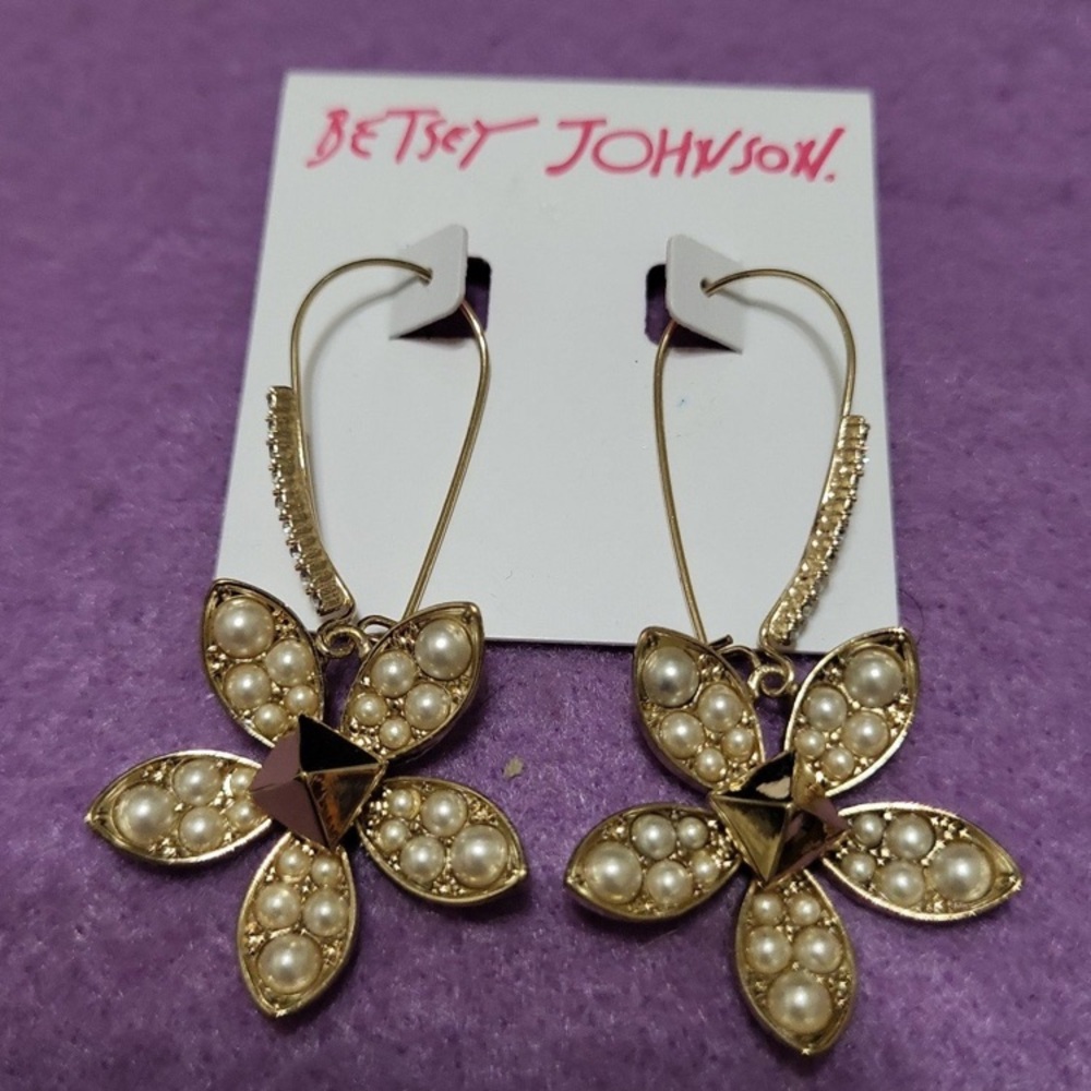 BETSEY JOHNSON Gold-Tone Pearl-Studded with Crystals Flower Daisy Earrings NWT